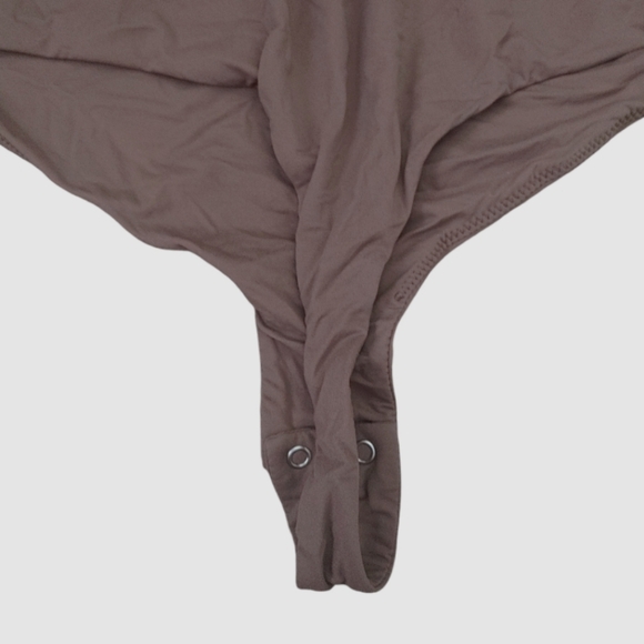 SKIMS Square Neck Thong Bodysuit - Picture 8 of 11